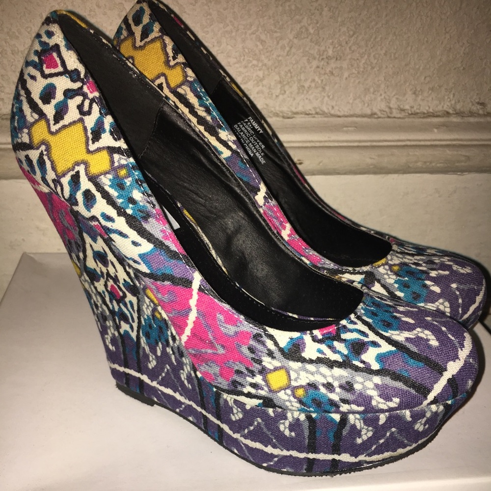 Multi colored wedges. Ethnic print